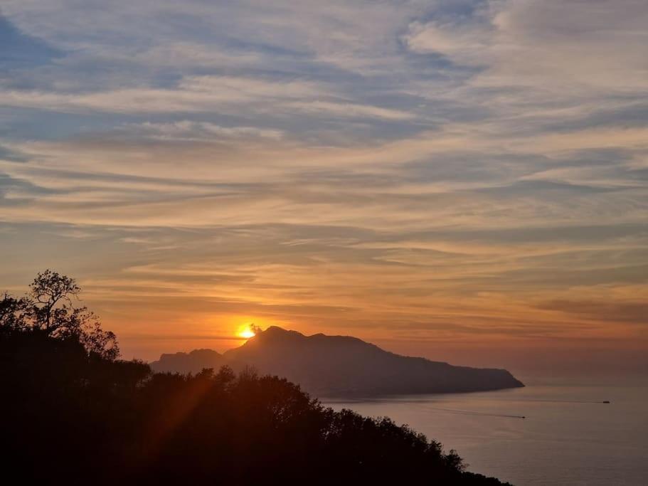 فيلا Sun & Relax, Relaxing Location With Seaview ماسّا لوبْرينسِ المظهر الخارجي الصورة