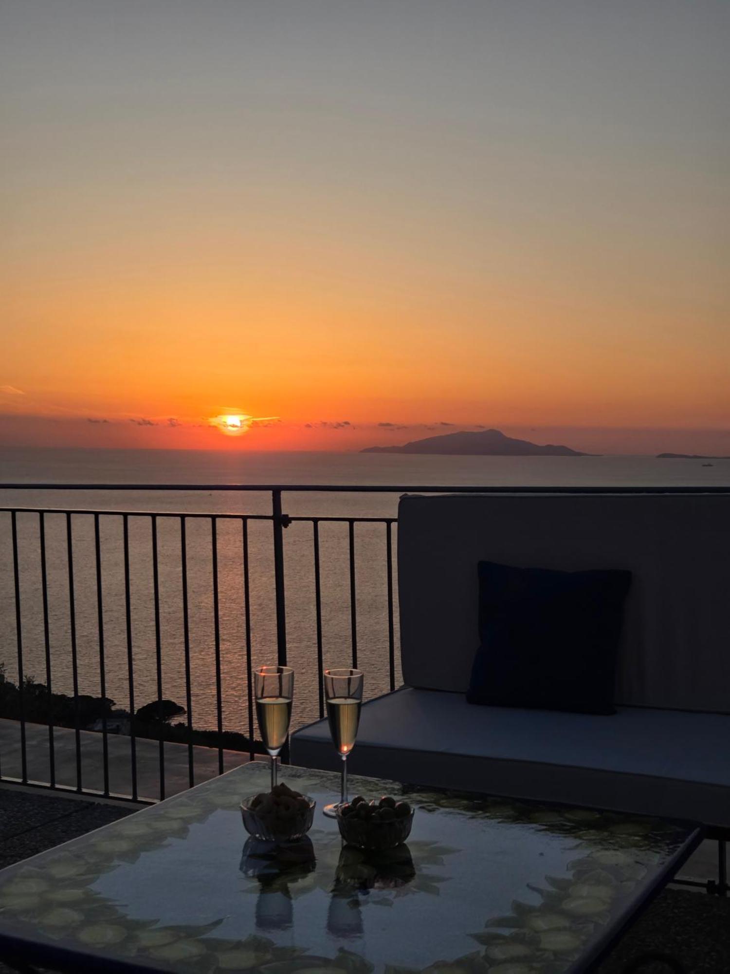 فيلا Sun & Relax, Relaxing Location With Seaview ماسّا لوبْرينسِ المظهر الخارجي الصورة