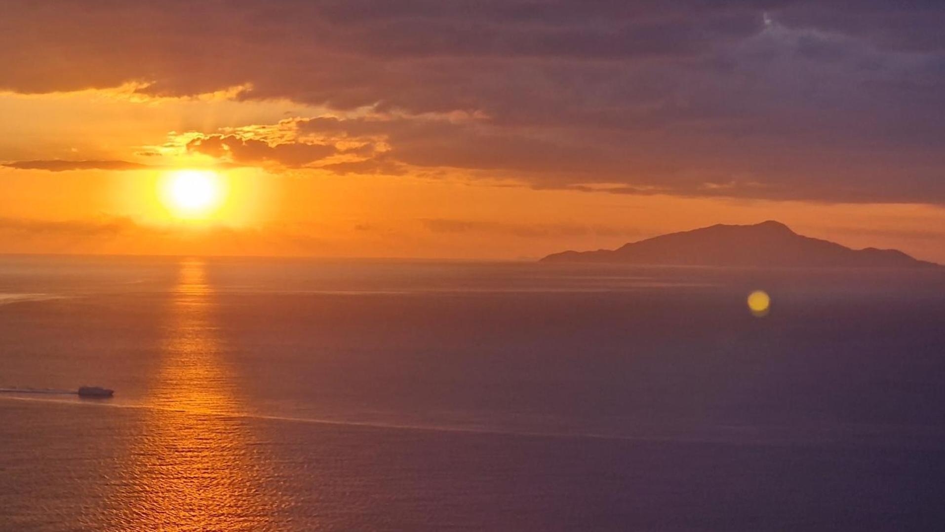 فيلا Sun & Relax, Relaxing Location With Seaview ماسّا لوبْرينسِ المظهر الخارجي الصورة